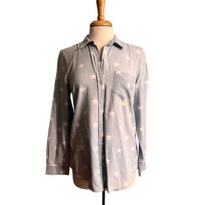 Old Navy Light Blue Chambray Star Print Button Down Shirt size Medium